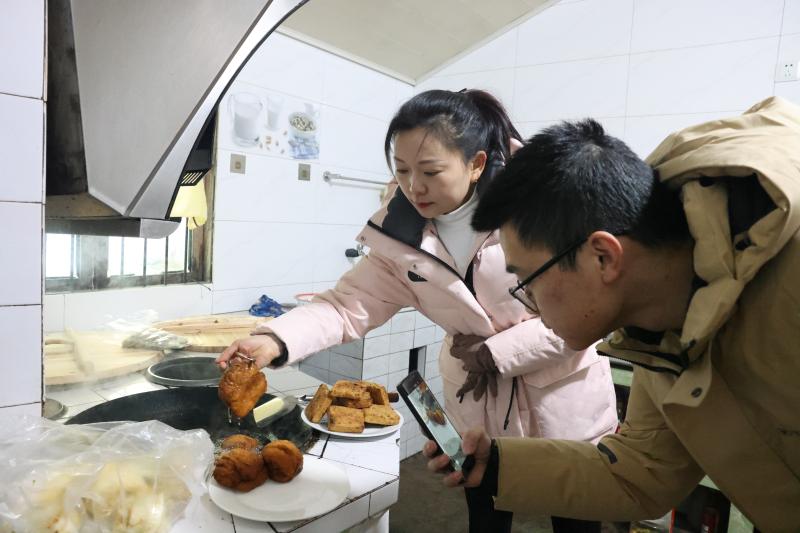 曉天鎮：慶冬至   炸點心
